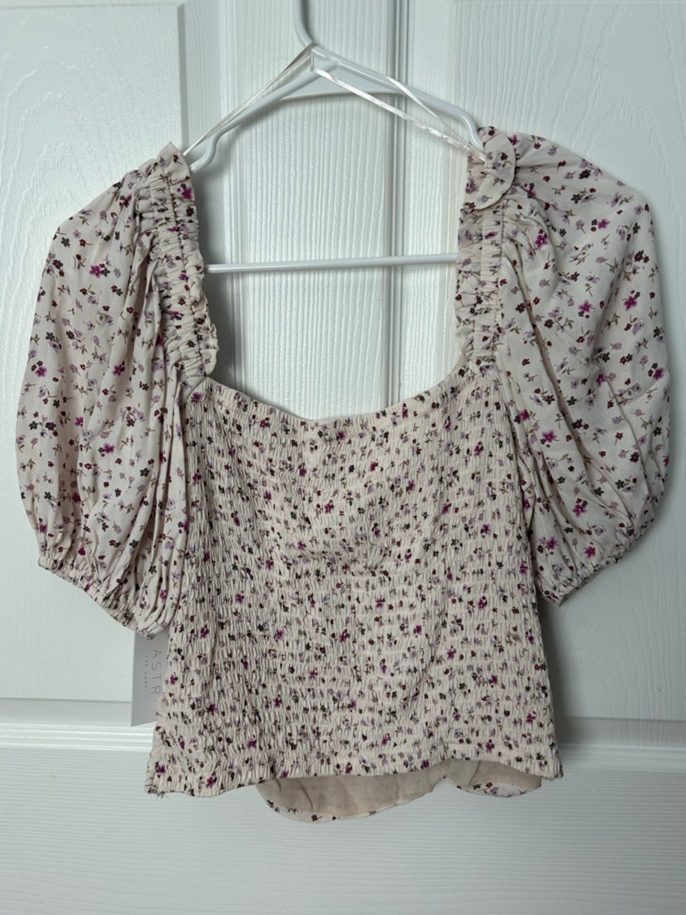 ASTR The Label Cream & Purple Floral Puff Sleeve Cropped Top Size Medium NWT - Picture 6 of 13